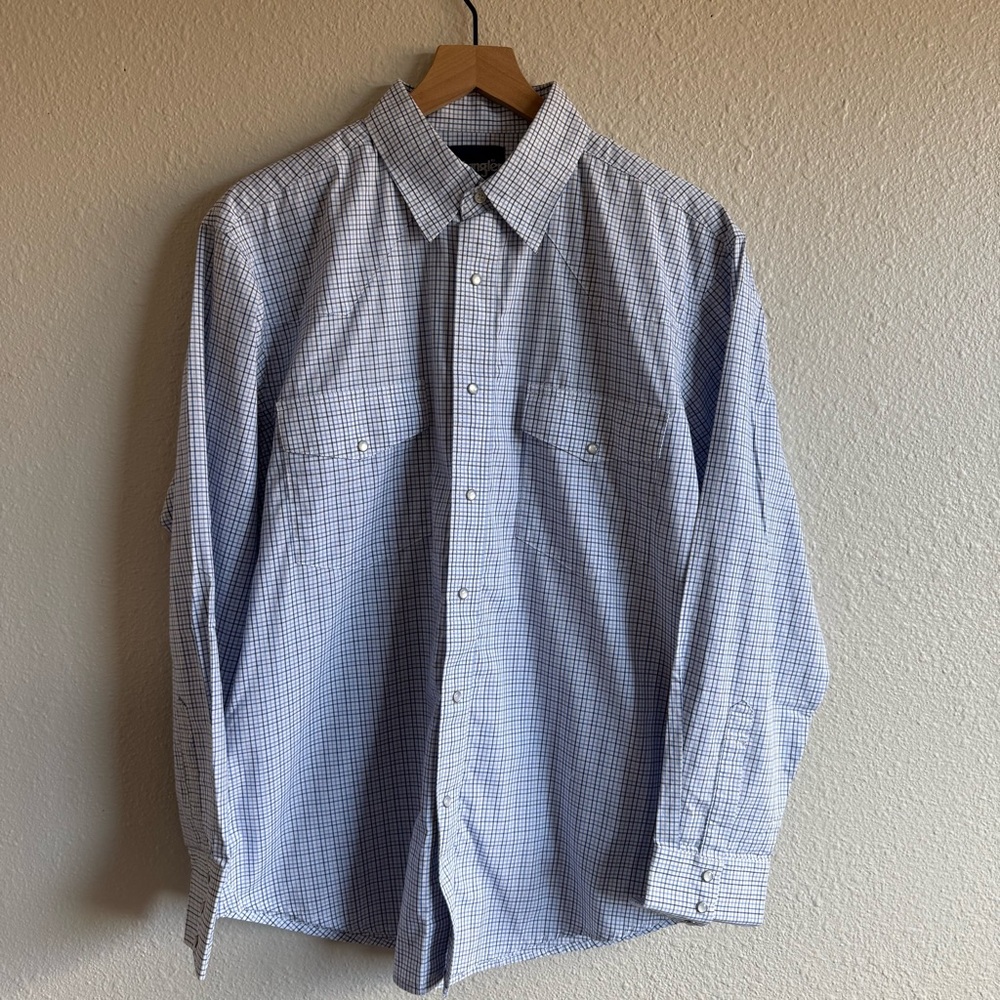 Wrangler Men's Button-Up Plaid Shirt in Light Blue and White large